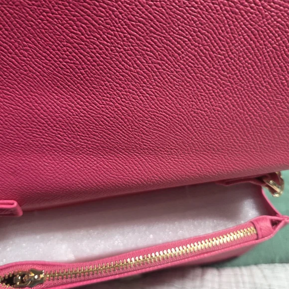 Women's Pink Chain Crossbody Bag - Picture 4 of 7